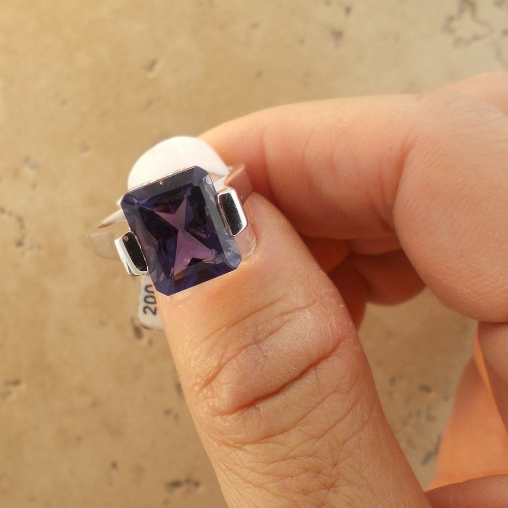 Iolite & White Gold Ring